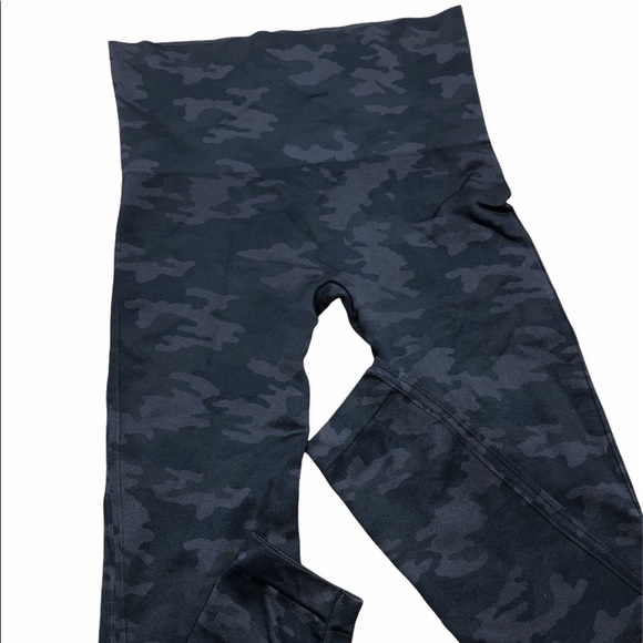 Spanx Look at me now black camo leggings large - Picture 11 of 13